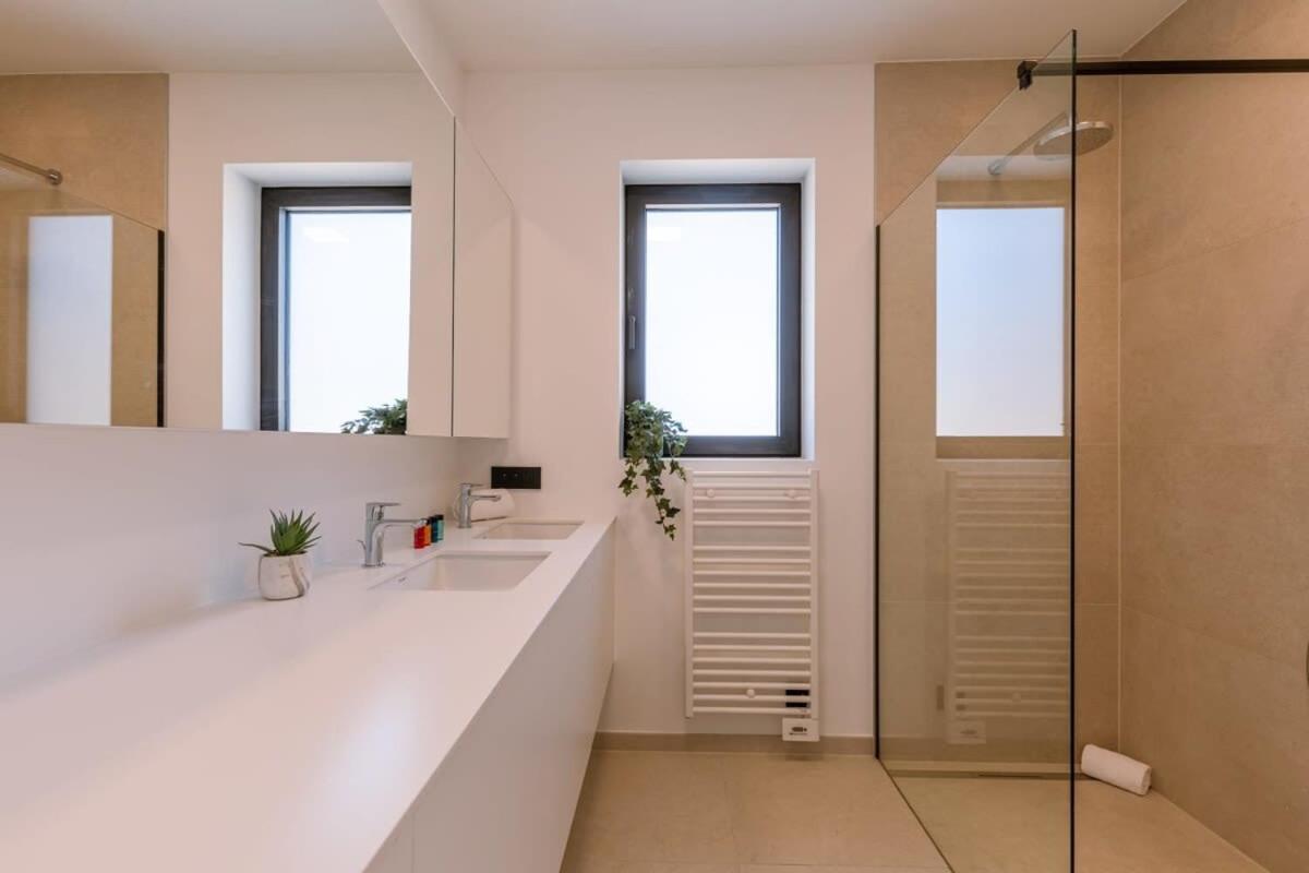 New, Luxurious And Modern Apartment With Private Parking Коксейде Екстериор снимка