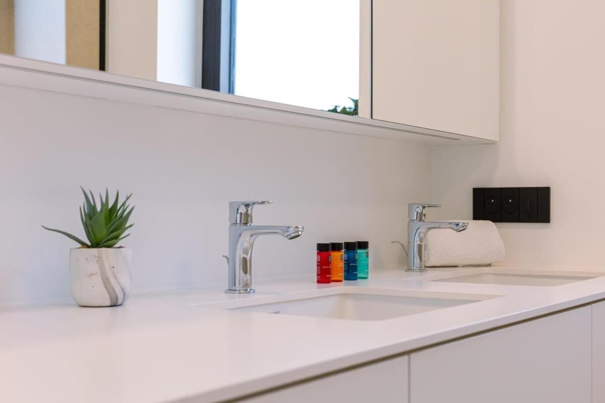 New, Luxurious And Modern Apartment With Private Parking Коксейде Екстериор снимка