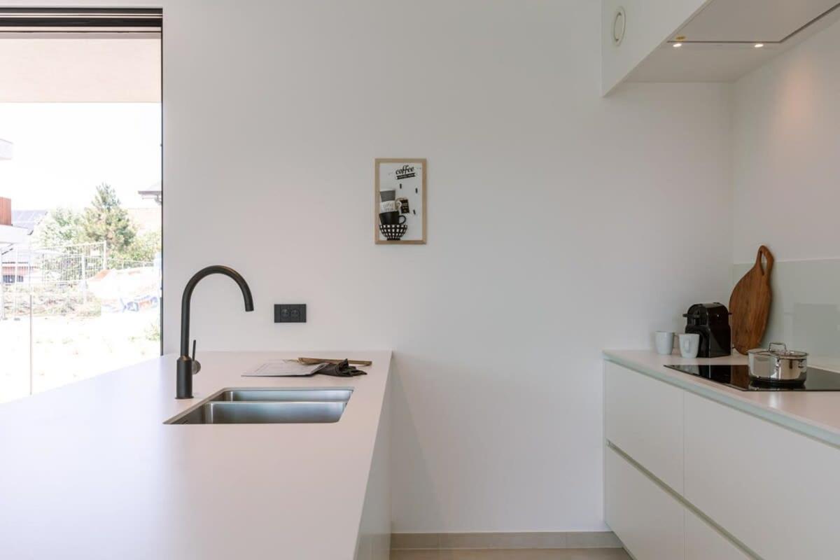 New, Luxurious And Modern Apartment With Private Parking Коксейде Екстериор снимка