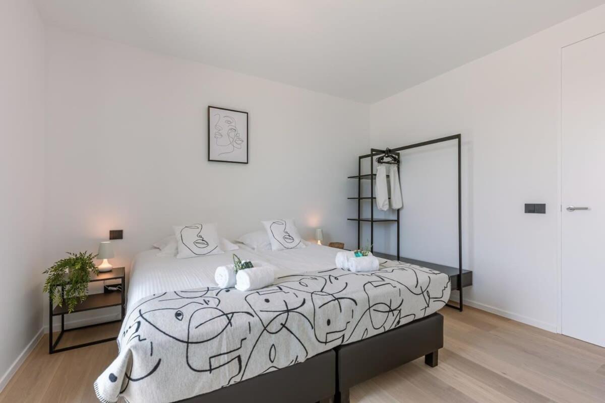 New, Luxurious And Modern Apartment With Private Parking Коксейде Екстериор снимка