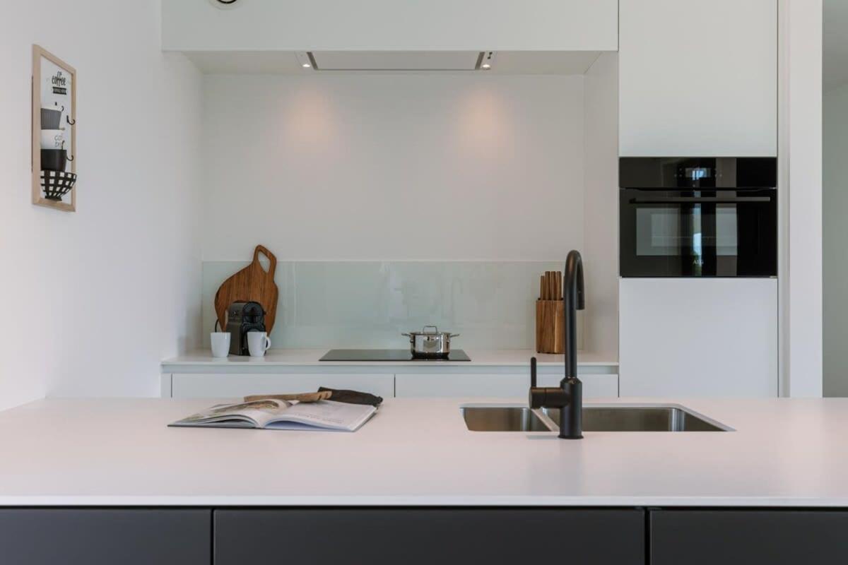 New, Luxurious And Modern Apartment With Private Parking Коксейде Екстериор снимка