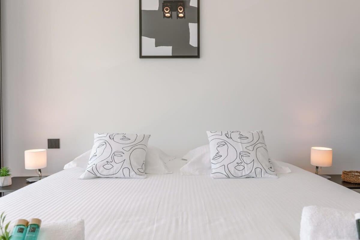 New, Luxurious And Modern Apartment With Private Parking Коксейде Екстериор снимка