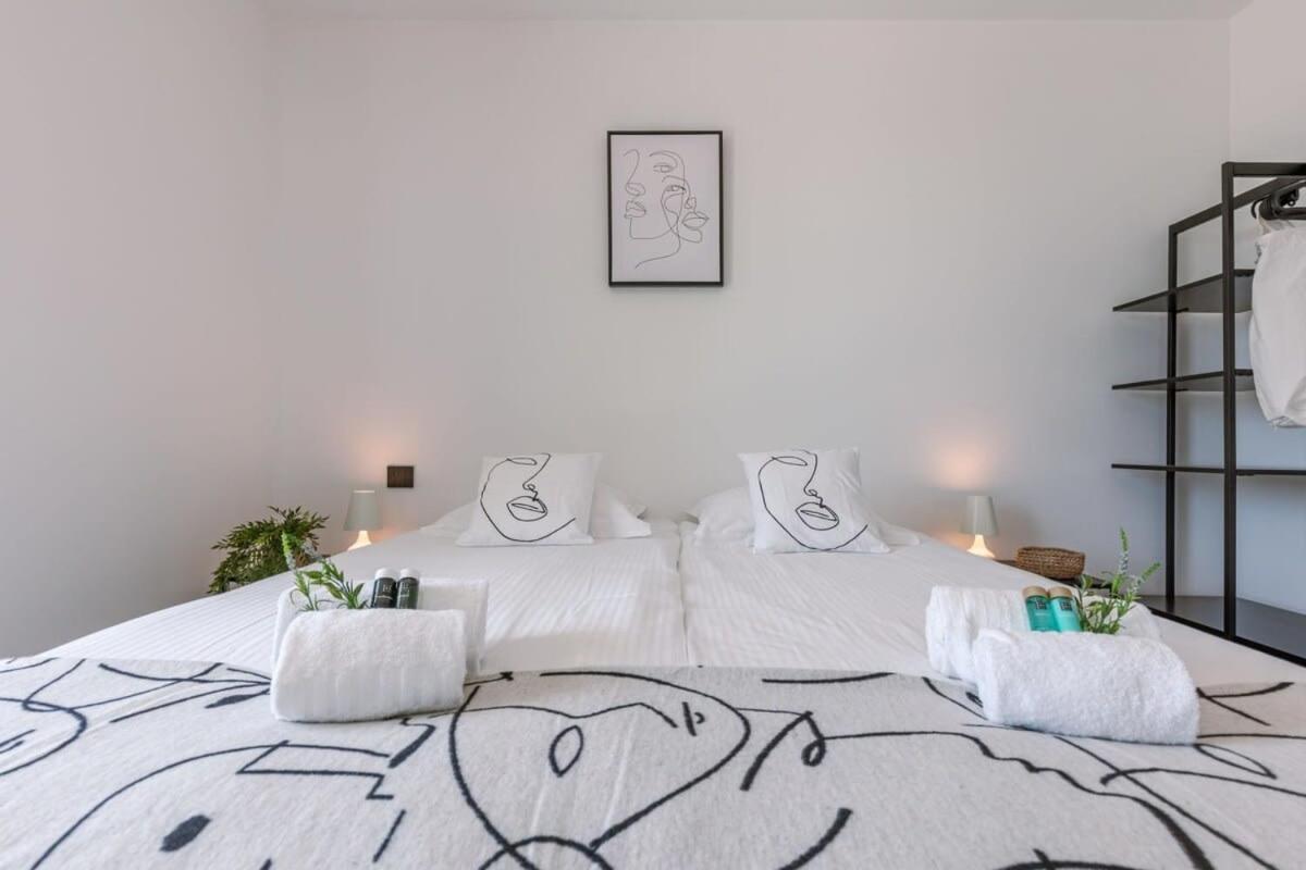 New, Luxurious And Modern Apartment With Private Parking Коксейде Екстериор снимка